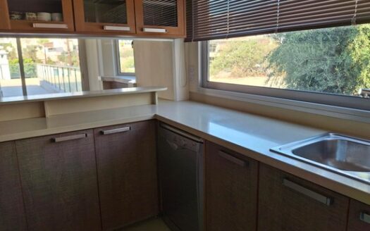 3 bedroom spaciou duplex in Agios Athanasios partly furnished with huge veranda