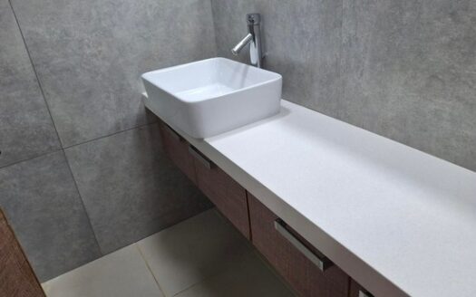 3 bedroom spaciou duplex in Agios Athanasios partly furnished with huge veranda