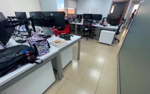 Modern Offices 339m2 with Raised Floors