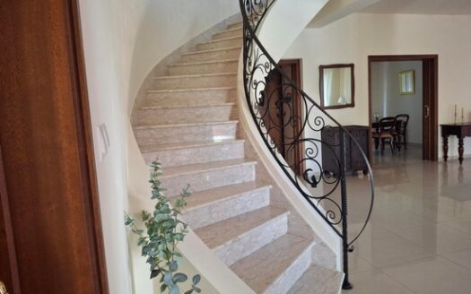 3 bedroom house plus office furnished with large garden