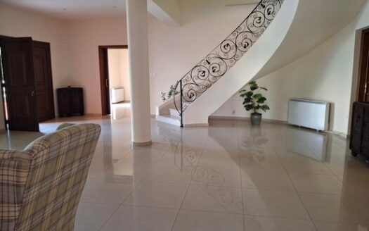 3 bedroom house plus office furnished with large garden