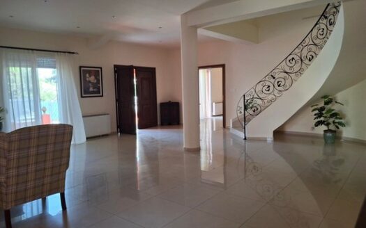 3 bedroom house plus office furnished with large garden