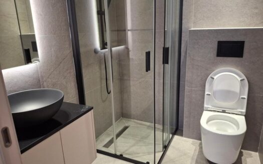 Stunning 3 bedroom Penthouse with private roof garden in Polemidia, excellent view!!