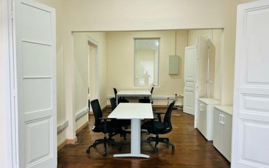 Furnished office 230m2 near the sea