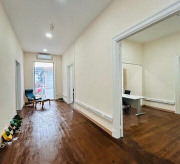 Furnished office 230m2 near the sea