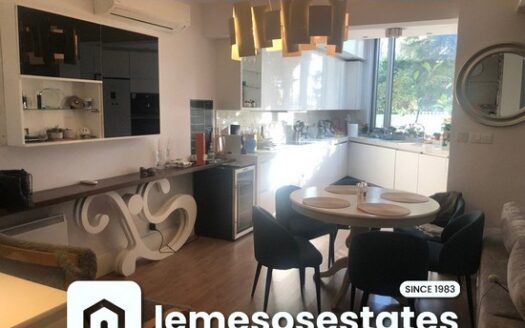 3 BEDROOM DUPLEX APARTMENT WITH COMMUNAL 5 MINUTES WALK TO THE SEA