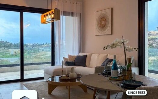 Stunning one bedroom apartment fiully furnished  with communal pool