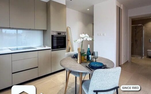 Stunning one bedroom apartment fiully furnished  with communal pool