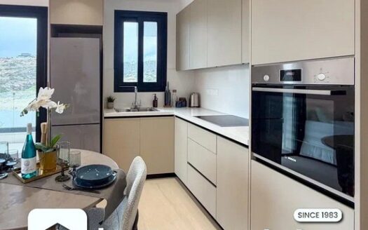Stunning one bedroom apartment fiully furnished  with communal pool