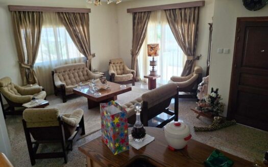 Detached 4 bedroom house with Photovoltaics