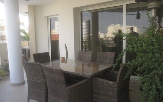 3 Bedroom apartment with large impressive living room