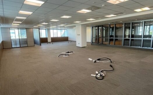 IMPRESSIVE OFFICE 298M2 WITH STAFF FACILITIES