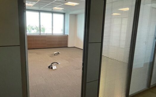 IMPRESSIVE OFFICE 298M2 WITH STAFF FACILITIES