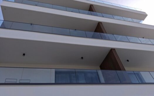 Modern 1 bedroom apartment furnished with underfloor heating