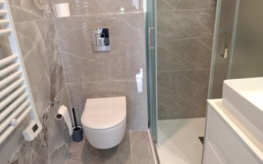 Modern 1 bedroom apartment furnished with underfloor heating