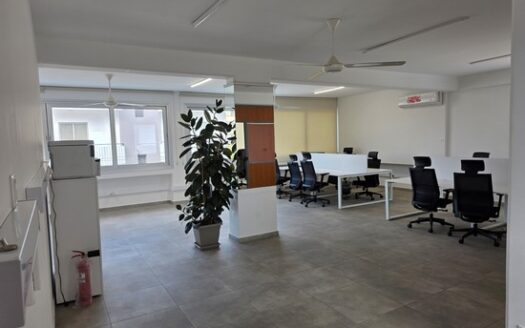 Office 125m2 in commercial building