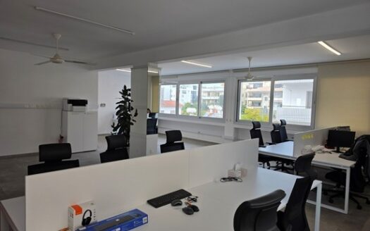 Office 125m2 in commercial building