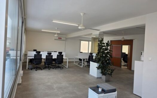 Office 125m2 in commercial building