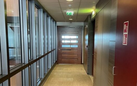 583m2 office in luxury building with 	Gym & wellness facilities for office staff