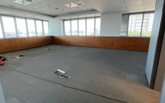 IMPRESSIVE OFFICE 298M2 WITH STAFF FACILITIES