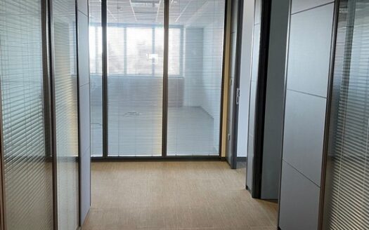 IMPRESSIVE OFFICE 298M2 WITH STAFF FACILITIES