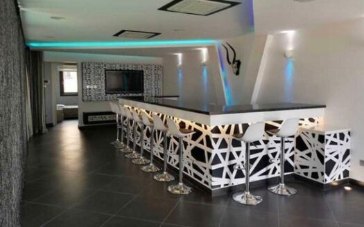 7 Bedroom villa with private pool, gym and fully furnished