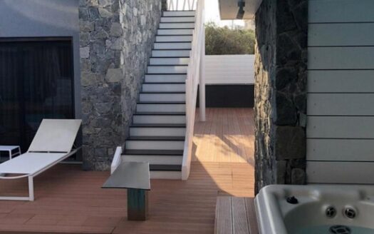 7 Bedroom villa with private pool, gym and fully furnished
