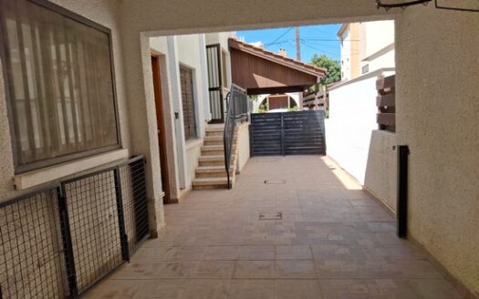 4 bedroom (3+1) unfurnished house near Tsirio