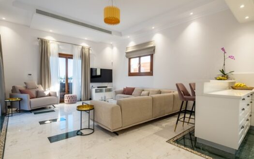 6 Bedroom Villa in prestigious area with large plot