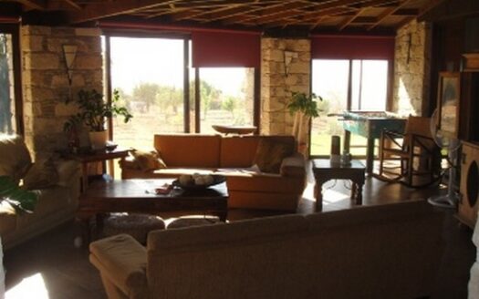 5 bedroom spacious bungalow wih large parcel of land