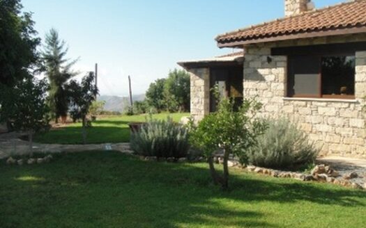 5 bedroom spacious bungalow wih large parcel of land
