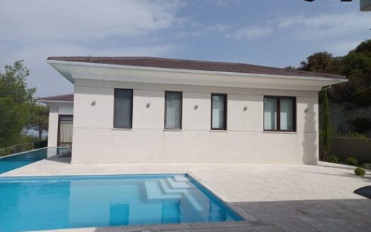 Smart villa surrounded in landscaped gardens and pool