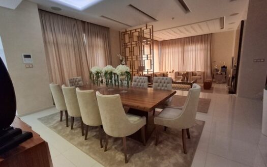 Smart villa surrounded in landscaped gardens and pool