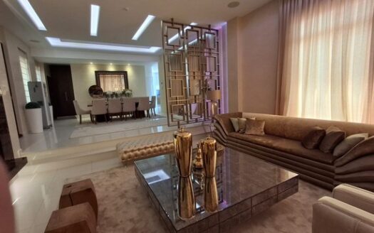 Smart villa surrounded in landscaped gardens and pool