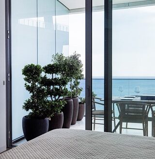 2 bedroom in highrise building on the beachfront with 5 star facilities
