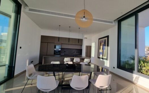 Whole floor 3 bedroom plus staff room on the beach