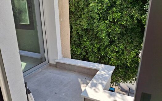 Office 185m2 with raised floors opposie the sea