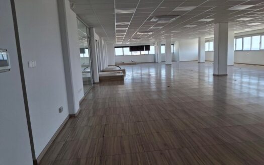 whole floor office 1000m2 with easy access to the highway