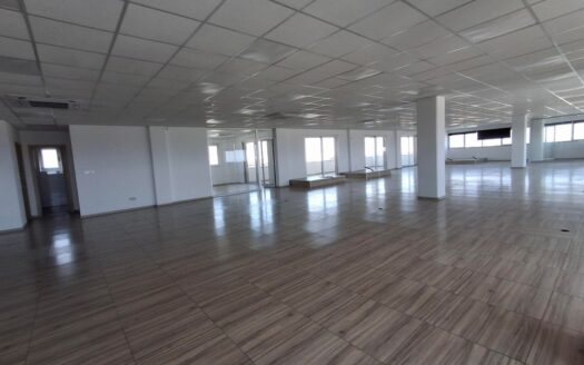 whole floor office 1000m2 with easy access to the highway