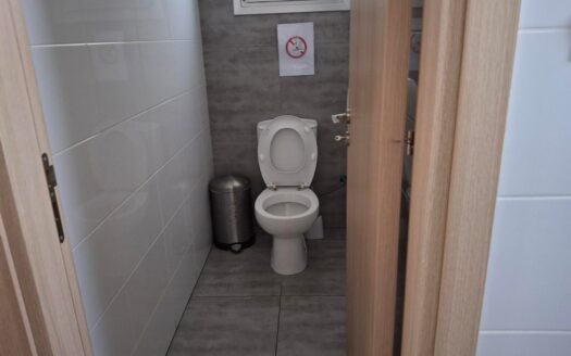 whole floor office 1000m2 with easy access to the highway
