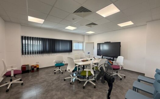 Spacious offices 1400M2 in prime business hub location with very easy access