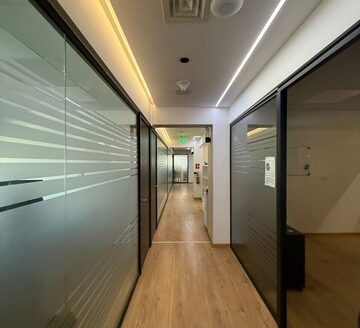 Spacious offices 1400M2 in prime business hub location with very easy access