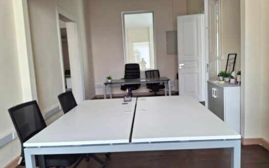 Furnished office 230m2 near the sea