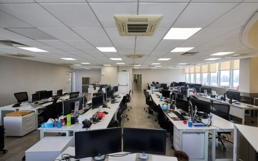 Impressive commercial building office 1001m2 with ample parking
